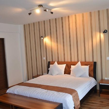 We Hotel And Suites Найроби Экстерьер фото