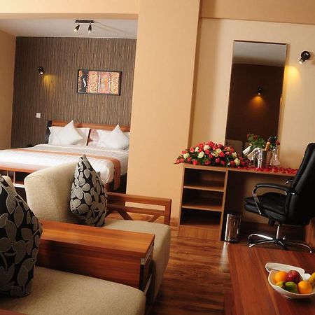 We Hotel And Suites Найроби Экстерьер фото