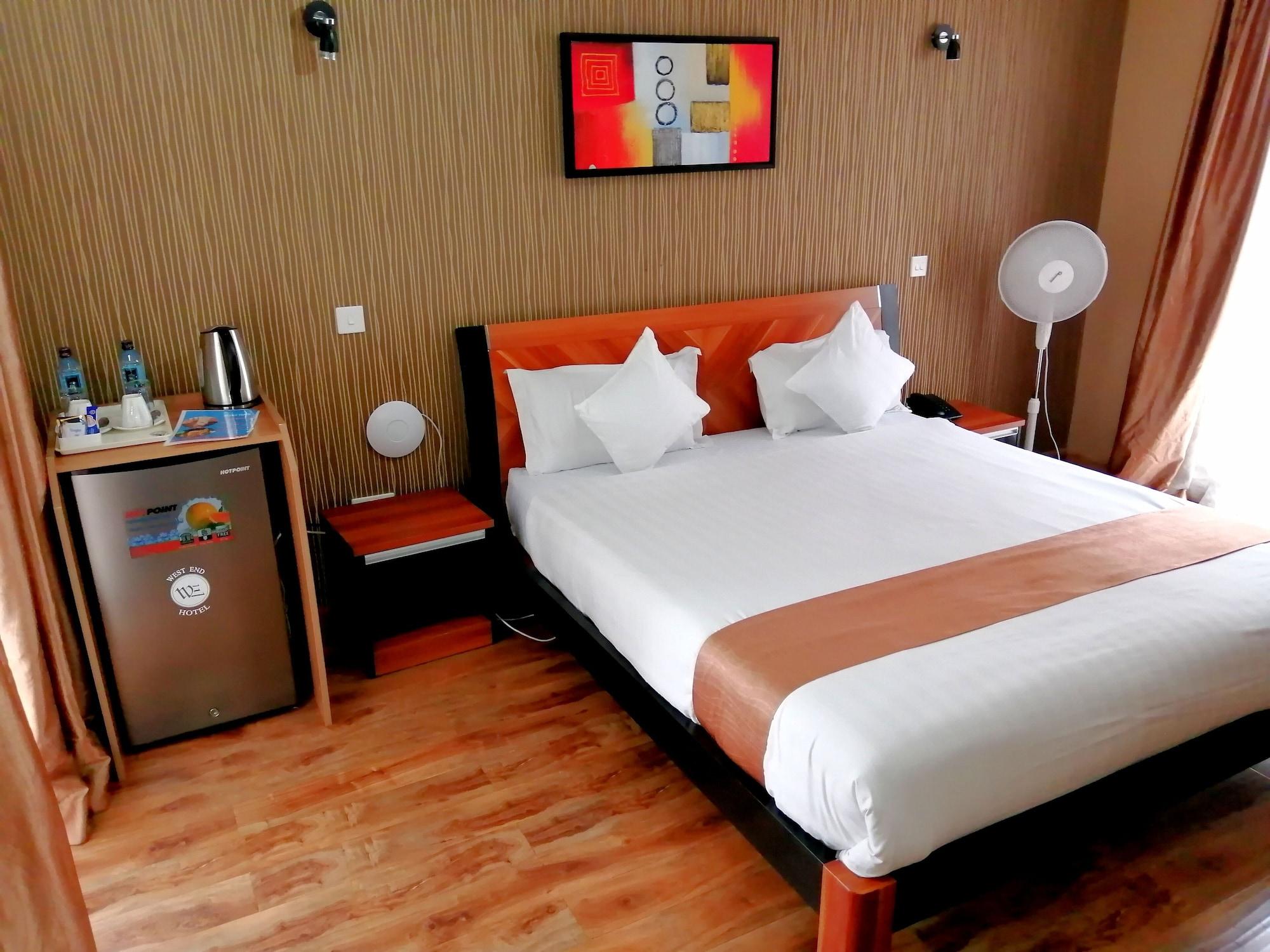 We Hotel And Suites Найроби Экстерьер фото