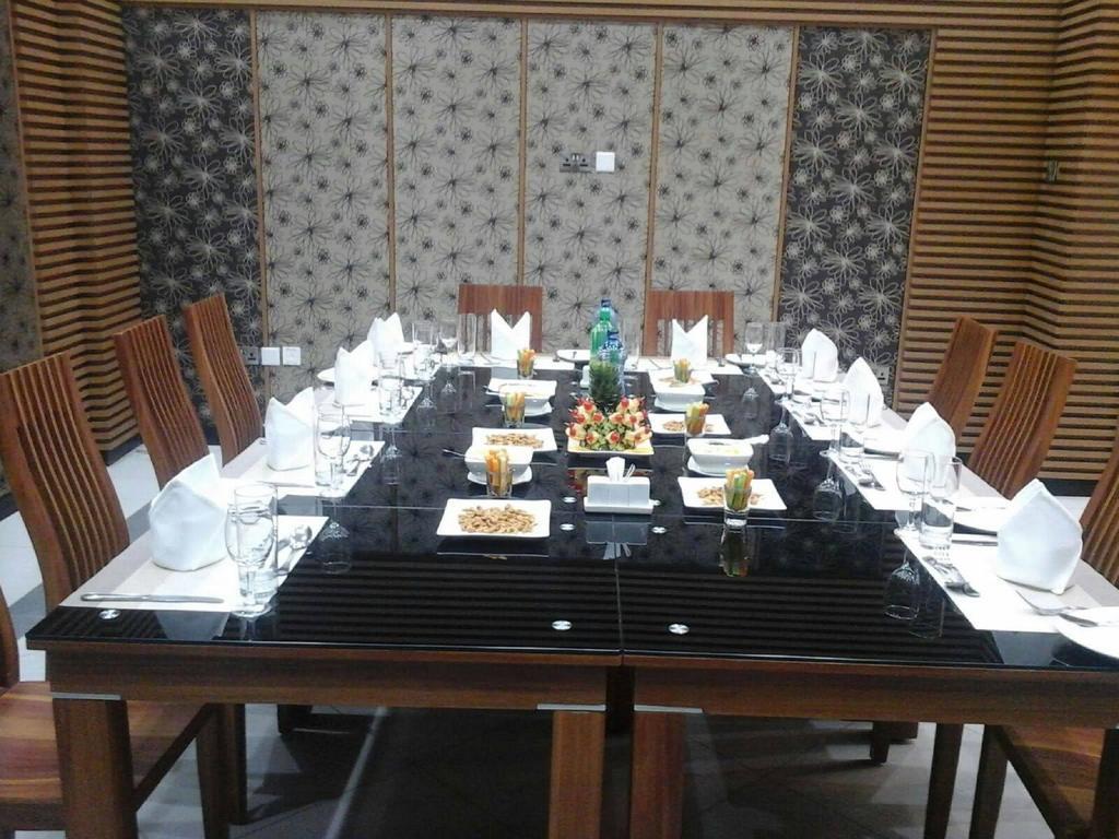 We Hotel And Suites Найроби Экстерьер фото