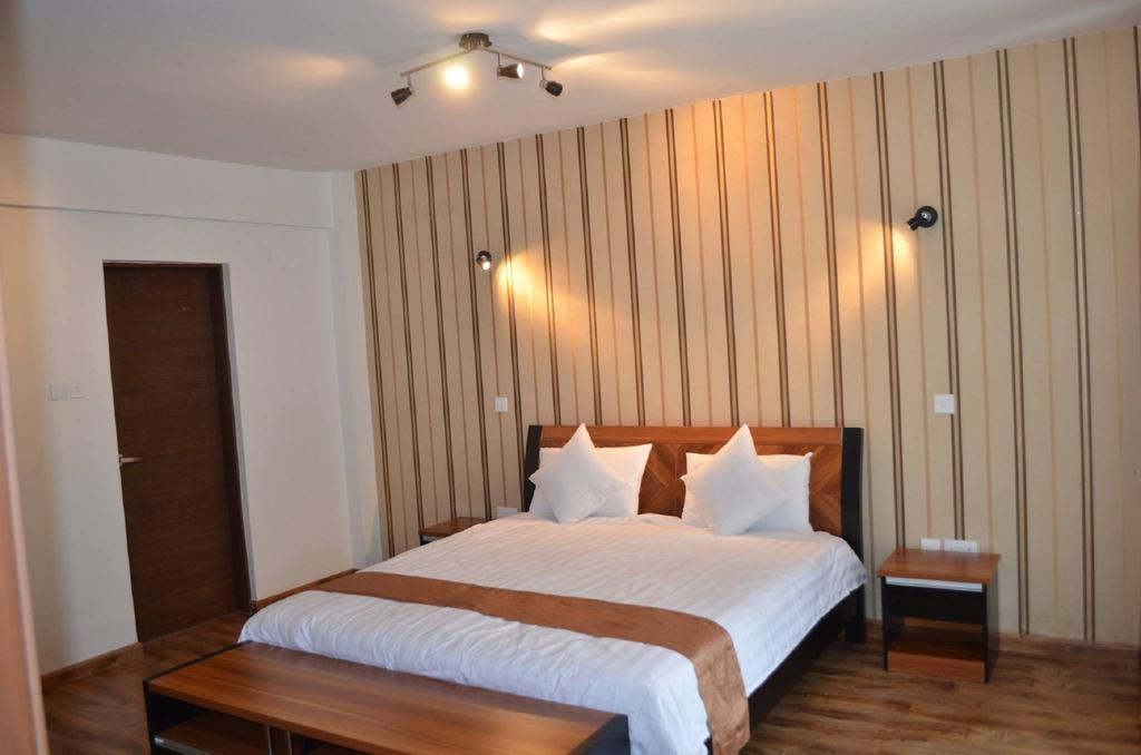 We Hotel And Suites Найроби Экстерьер фото