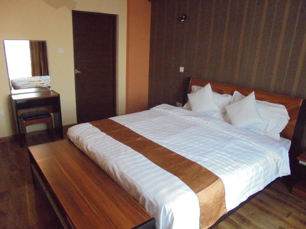 We Hotel And Suites Найроби Экстерьер фото
