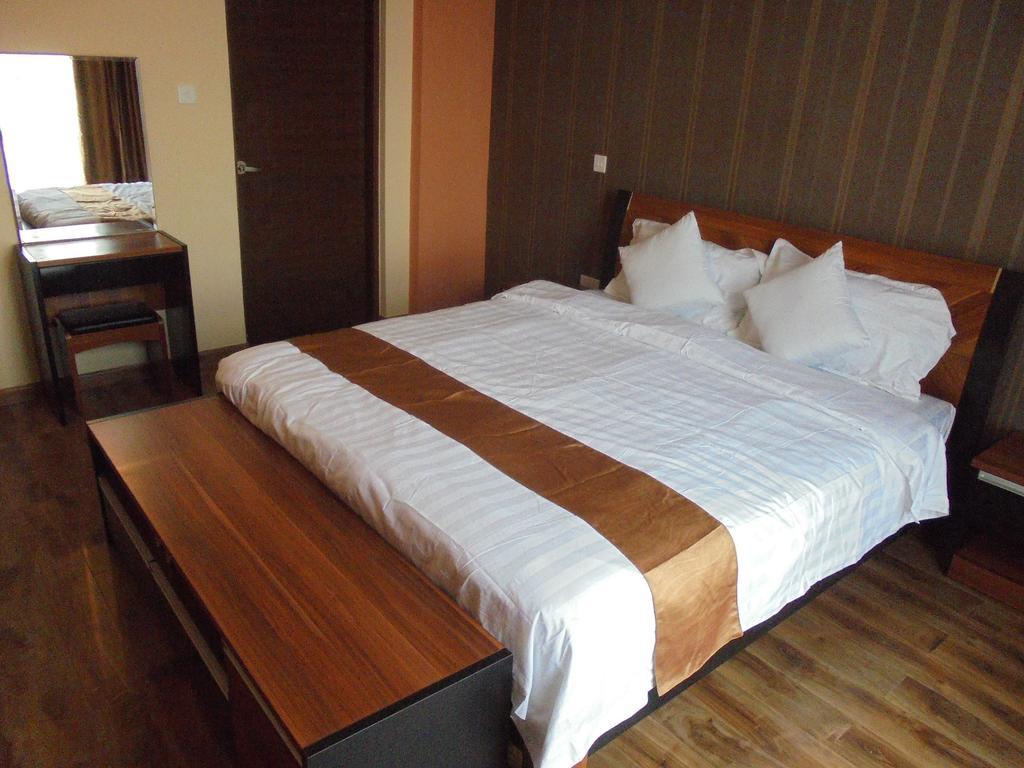 We Hotel And Suites Найроби Экстерьер фото