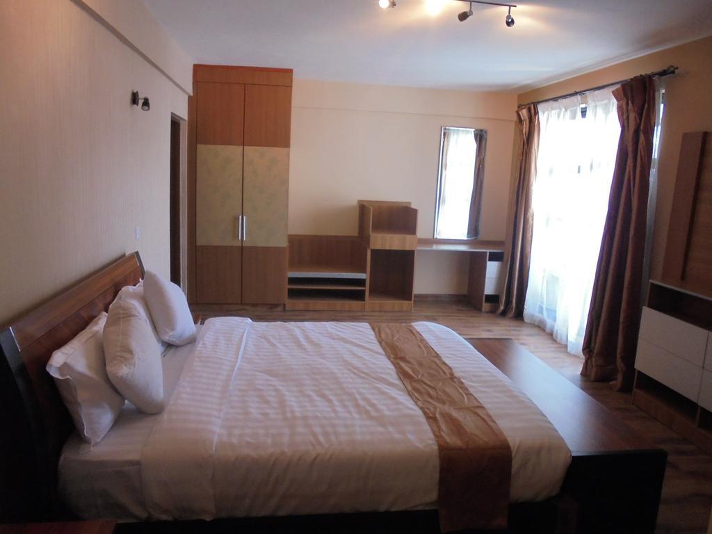 We Hotel And Suites Найроби Экстерьер фото