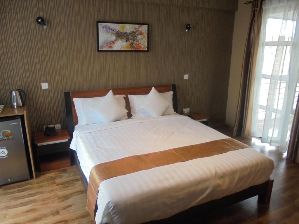 We Hotel And Suites Найроби Экстерьер фото
