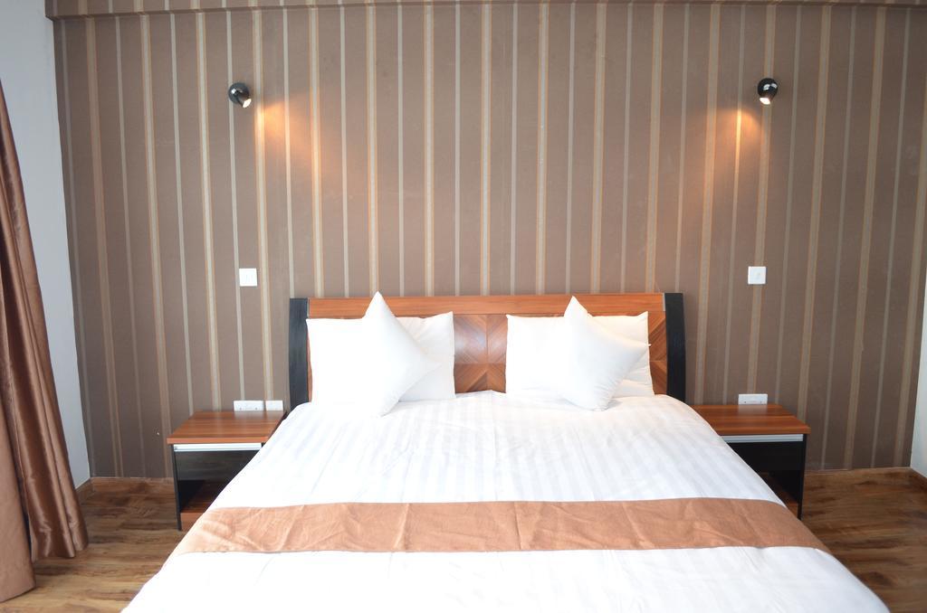 We Hotel And Suites Найроби Экстерьер фото